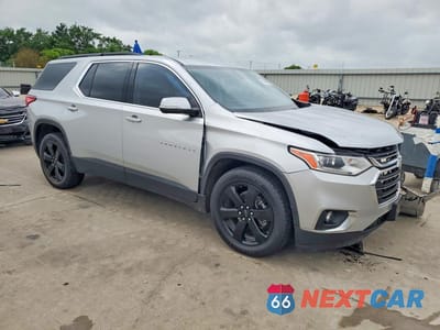 Czwarte zdjęcie samochodu z boku: 2021 CHEVROLET TRAVERSE LT VIN:1GNERHKW0MJ240832 - miniatura