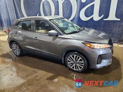 Czwarte zdjęcie samochodu z boku: 2023 NISSAN KICKS SV VIN:3N1CP5CV2PL509519 - miniatura