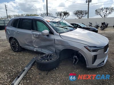 Czwarte zdjęcie samochodu z boku: 2025 VOLVO XC90 PLUS VIN:YV4M12PB1S1361006 - miniatura