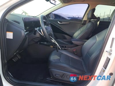 Zdjęcie 7 z 12 samochodu: 2023 KIA NIRO EV WAVE VIN:KNDCT3L16P5015447 - miniatura