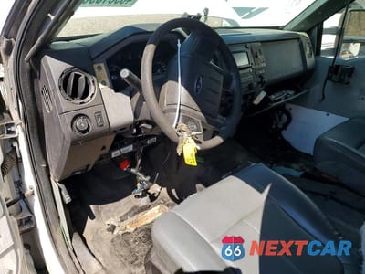 Zdjęcie 8 z 13 samochodu: 2015 FORD F550 SUPER DUTY DELIVERY TRUCK VIN:1FDAF5GT5FEC57274 - miniatura