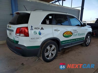 Trzecie zdjęcie samochodu z tyłu: 2013 KIA SORENTO EX VIN:5XYKU3A20DG317887 - miniatura
