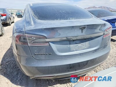 Zdjęcie 6 z 11 samochodu: 2013 TESLA MODEL S VIN:5YJSA1CN4DFP08813 - miniatura
