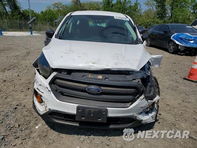 Piąte zdjęcie samochodu w środku: 2018 FORD ESCAPE S VIN:1FMCU0F71JUD26529 - miniatura