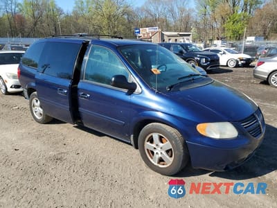 Czwarte zdjęcie samochodu z boku: 2005 DODGE GRAND CARAVAN SXT VIN:2D4GP44L15R313001 - miniatura