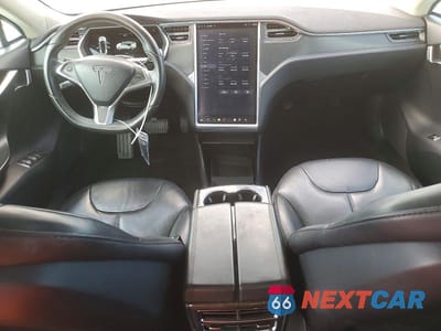 Zdjęcie 8 z 13 samochodu: 2013 TESLA MODEL S VIN:5YJSA1CN4DFP04115 - miniatura