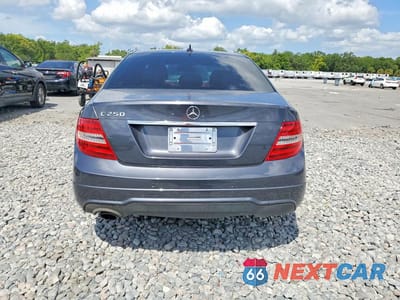Zdjęcie 6 z 12 samochodu: 2013 MERCEDES-BENZ C 250 VIN:WDDGF4HB1DR245097 - miniatura