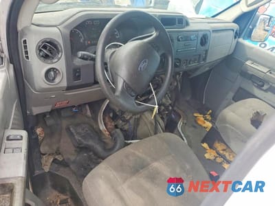 Zdjęcie 8 z 11 samochodu: 2013 FORD ECONOLINE - BOX TRUCK VIN:1FTNE2EW6DDA46608 - miniatura