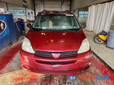 Piąte zdjęcie samochodu w środku: 2004 TOYOTA SIENNA LE 7 PASSENGER VIN:5TDBA23C14S021921 - miniatura