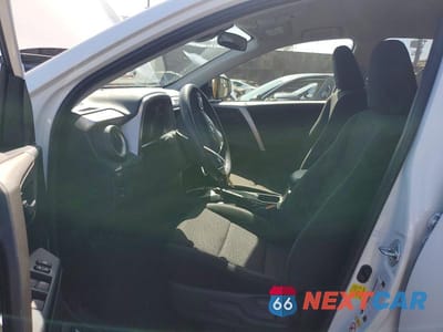 Zdjęcie 7 z 13 samochodu: 2018 TOYOTA RAV4 LE VIN:JTMZFREV3JJ153689 - miniatura