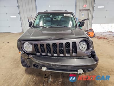 Piąte zdjęcie samochodu w środku: 2016 JEEP PATRIOT LATITUDE VIN:1C4NJRFB3GD586101 - miniatura