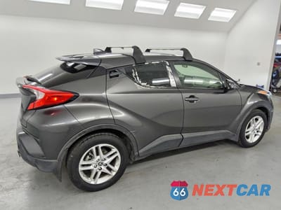 Trzecie zdjęcie samochodu z tyłu: 2020 TOYOTA C-HR LE VIN:JTNKHMBX6L1083754 - miniatura