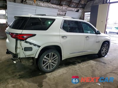 Trzecie zdjęcie samochodu z tyłu: 2023 CHEVROLET TRAVERSE HIGH COUNTRY VIN:1GNEVNKW7PJ122291 - miniatura