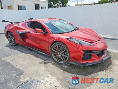 Czwarte zdjęcie samochodu z boku: 2025 CHEVROLET CORVETTE Z06 2LZ VIN:1G1YE2D39S5600552 - miniatura