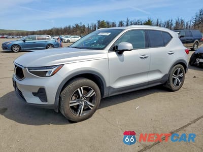 2023 VOLVO XC40 CORE YV4L12UV2P2109728 - główne zdjęcie licytacji z USA - miniatura