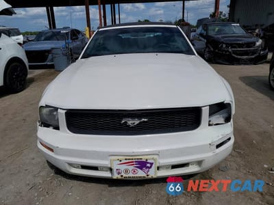 Piąte zdjęcie samochodu w środku: 2007 FORD MUSTANG VIN:1ZVFT84N375329730 - miniatura