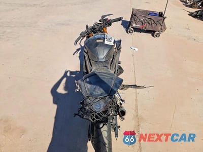 Zdjęcie 6 z 8 samochodu: 2019 YAMAHA YZFR3 A VIN:MH3RH18YXKK002024 - miniatura