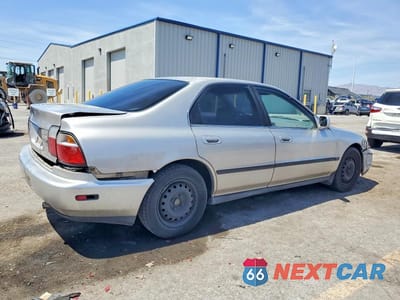 Trzecie zdjęcie samochodu z tyłu: 1997 HONDA ACCORD LX VIN:1HGCD5638VA275814 - miniatura