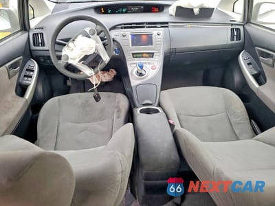 Zdjęcie 8 z 13 samochodu: 2013 TOYOTA PRIUS THREE VIN:JTDKN3DU2D1716505 - miniatura