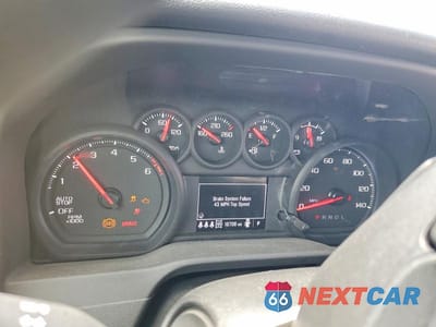 Zdjęcie 9 z 12 samochodu: 2025 CHEVROLET SILVERADO K1500 VIN:1GCUKAED9SZ279430 - miniatura