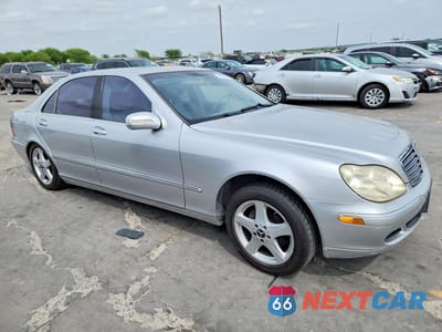Czwarte zdjęcie samochodu z boku: 2005 MERCEDES-BENZ S 500 VIN:WDBNG75J15A443690 - miniatura