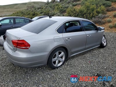 Trzecie zdjęcie samochodu z tyłu: 2014 VOLKSWAGEN PASSAT S VIN:1VWAS7A3XEC044929 - miniatura
