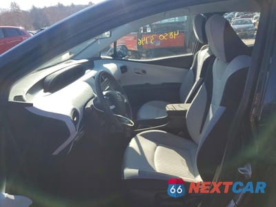 Zdjęcie 7 z 12 samochodu: 2016 TOYOTA PRIUS TWO VIN:JTDKBRFU0G3528230 - miniatura