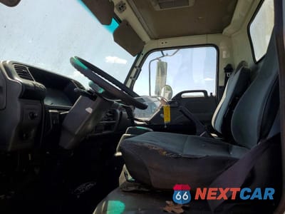 Zdjęcie 7 z 13 samochodu: 2000 ISUZU NPR BOX TRUCK VIN:JALC4B145Y7001712 - miniatura