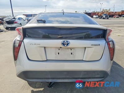 Zdjęcie 6 z 12 samochodu: 2016 TOYOTA PRIUS FOUR VIN:JTDKARFU8G3519276 - miniatura