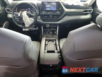 Zdjęcie 8 z 13 samochodu: 2021 TOYOTA HIGHLANDER XLE VIN:5TDGZRBH7MS128380 - miniatura