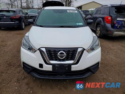 Piąte zdjęcie samochodu w środku: 2020 NISSAN KICKS S VIN:3N1CP5BV1LL493860 - miniatura