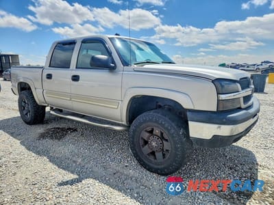 Czwarte zdjęcie samochodu z boku: 2005 CHEVROLET SILVERADO K1500 VIN:2GCEK13T451396196 - miniatura