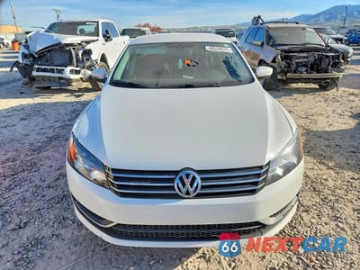 Piąte zdjęcie samochodu w środku: 2014 VOLKSWAGEN PASSAT SE VIN:1VWBS7A34EC049757 - miniatura