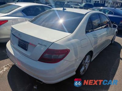 Czwarte zdjęcie samochodu z boku: 2011 MERCEDES-BENZ C 300 4MATIC VIN:WDDGF8BB4BR174359 - miniatura