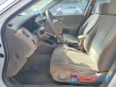 Zdjęcie 7 z 13 samochodu: 2000 HONDA ACCORD LX VIN:1HGCG6659YA132048 - miniatura