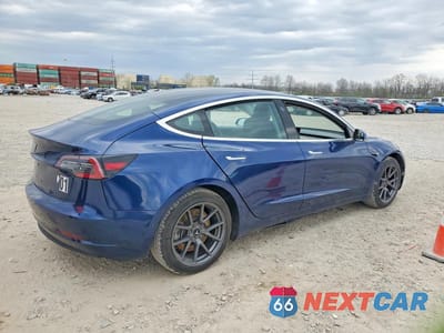 Trzecie zdjęcie samochodu z tyłu: 2019 TESLA MODEL 3 VIN:5YJ3E1EA9KF411858 - miniatura