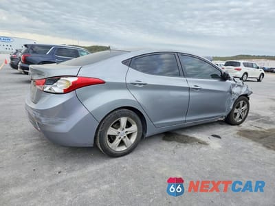 Trzecie zdjęcie samochodu z tyłu: 2013 HYUNDAI ELANTRA GLS VIN:KMHDH4AE0DU995711 - miniatura