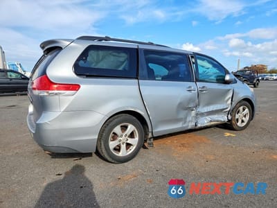 Trzecie zdjęcie samochodu z tyłu: 2012 TOYOTA SIENNA LE 8-PASSENGER VIN:5TDKK3DC4CS237245 - miniatura