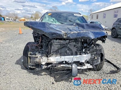 Piąte zdjęcie samochodu w środku: 2025 BMW X6 M COMPETITION VIN:5YM23ET01S9X45631 - miniatura