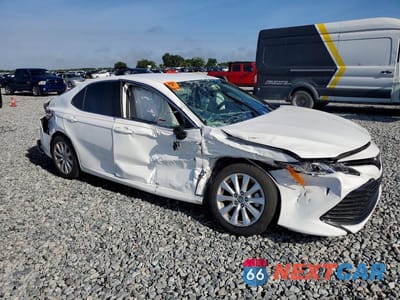 Czwarte zdjęcie samochodu z boku: 2020 TOYOTA CAMRY LE VIN:4T1C11AK8LU885704 - miniatura
