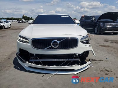 Piąte zdjęcie samochodu w środku: 2017 VOLVO S90 T6 MOMENTUM VIN:YV1A22MK3H1005635 - miniatura