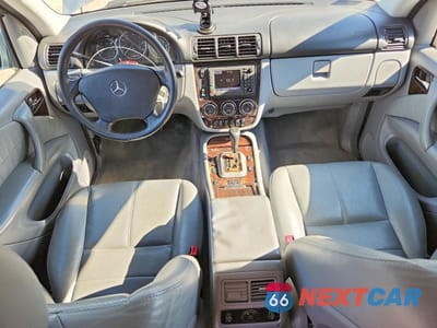 Zdjęcie 8 z 13 samochodu: 2005 MERCEDES-BENZ ML 500 VIN:4JGAB75E15A559596 - miniatura
