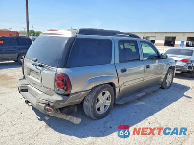 Trzecie zdjęcie samochodu z tyłu: 2003 CHEVROLET TRAILBLAZER EXT VIN:1GNET16S336174827 - miniatura
