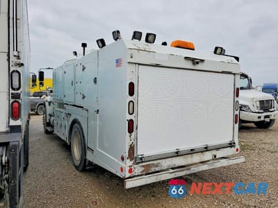Trzecie zdjęcie samochodu z tyłu: 2017 INTERNATIONAL 4400 UTILITY / SERVICE TRUCK VIN:1HTMKSTN7HH722256 - miniatura