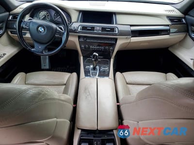 Zdjęcie 8 z 12 samochodu: 2013 BMW 750 LI VIN:WBAYE8C53DD132126 - miniatura