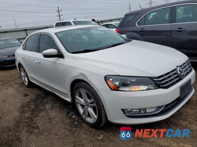 Czwarte zdjęcie samochodu z boku: 2014 VOLKSWAGEN PASSAT SEL VIN:1VWCS7A33EC061130 - miniatura