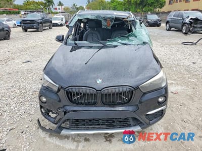 Piąte zdjęcie samochodu w środku: 2017 BMW X1 XDRIVE28I VIN:WBXHT3C34H5F80598 - miniatura
