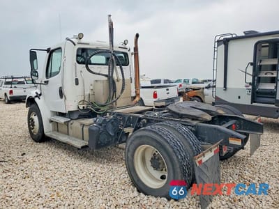 Trzecie zdjęcie samochodu z tyłu: 2016 FREIGHTLINER M2 106 MED VIN:3AKBCXDT6GDFY6150 - miniatura