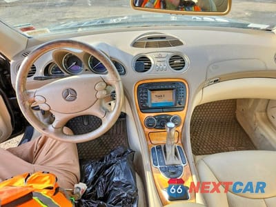 Zdjęcie 8 z 12 samochodu: 2004 MERCEDES-BENZ SL 500 VIN:WDBSK75F44F085807 - miniatura