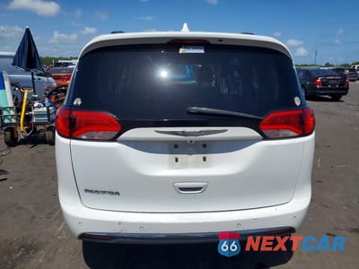 Zdjęcie 6 z 12 samochodu: 2017 CHRYSLER PACIFICA TOURING L VIN:2C4RC1BG8HR831391 - miniatura